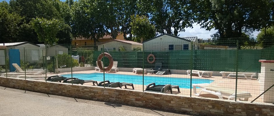 La piscine du camping à antibes.